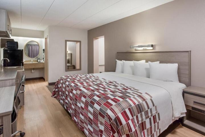 Standard Room, King or Two Doubles (4 of 9)