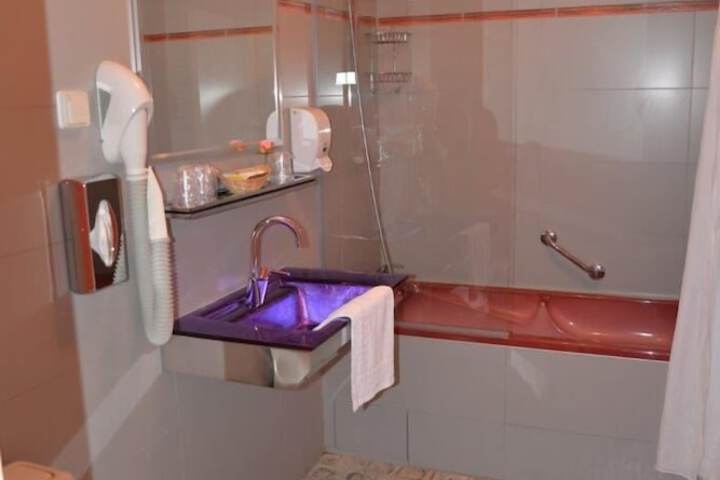 Room 9 of 27