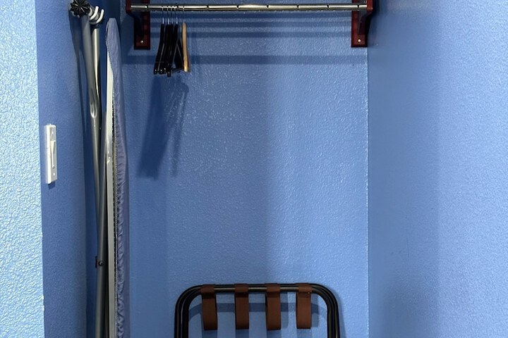 Standard Single Queen Bed (4 of 7)