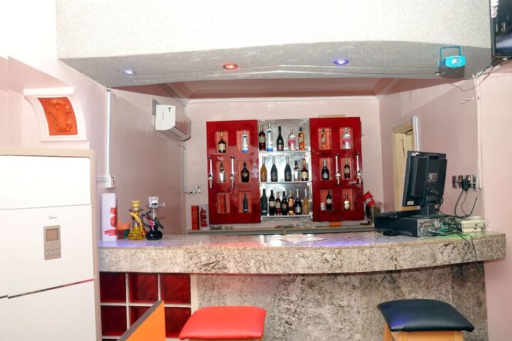 Lounge 31 of 33