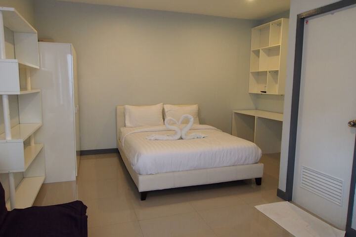 Room 7 of 16