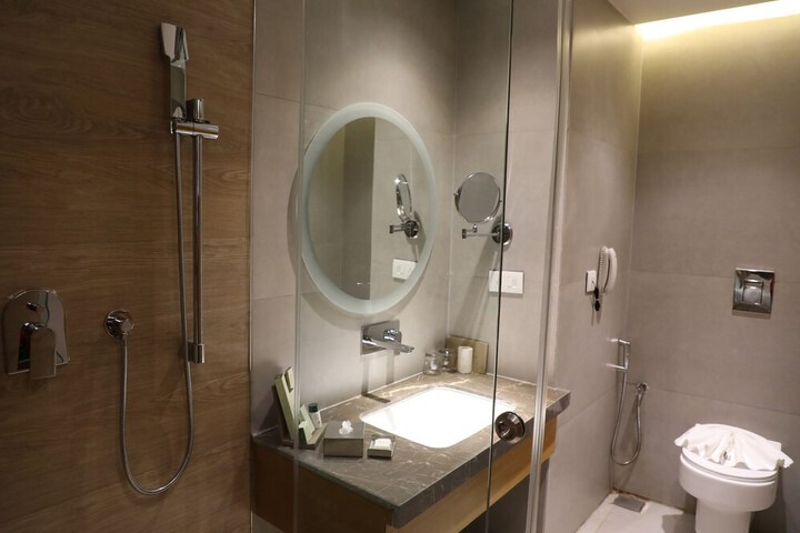 Room 32 of 45