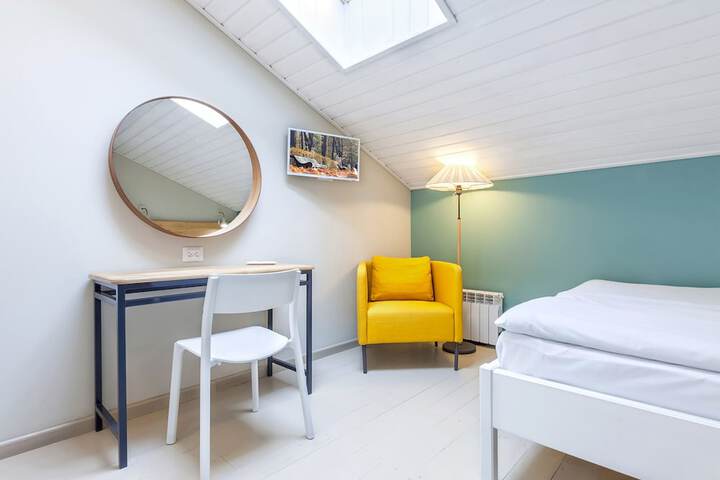Room 44 of 49