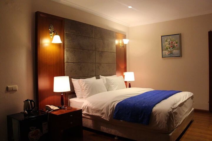 Room 6 of 31