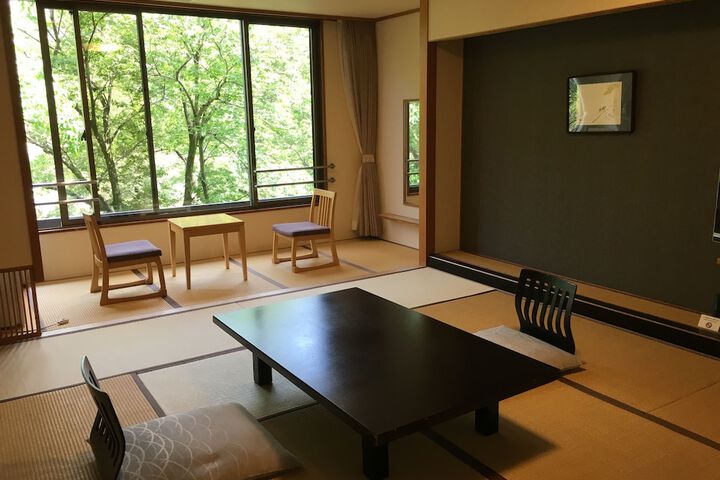 Room 6 of 107