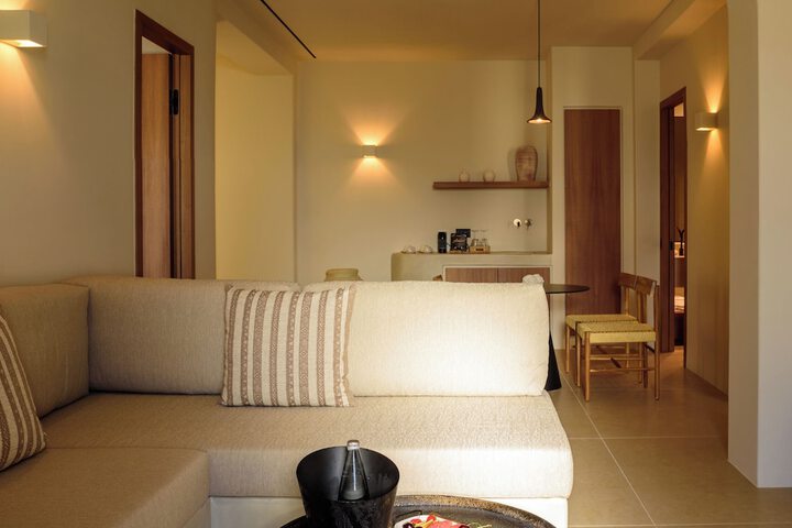 Room 42 of 189