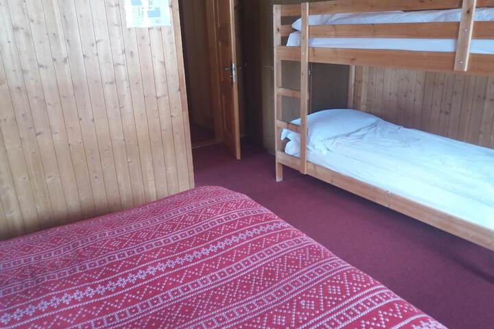Room 10 of 32