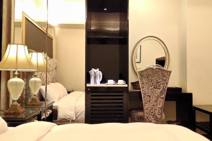 Room 19 of 97
