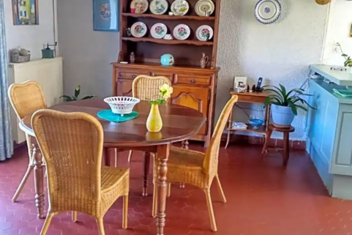 Dining 16 of 16
