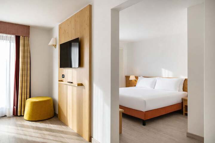 Room 48 of 82