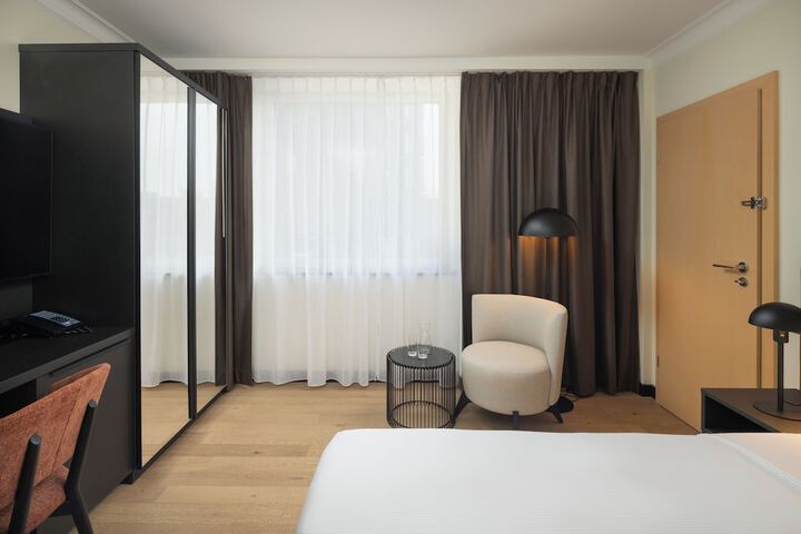 Room 17 of 83