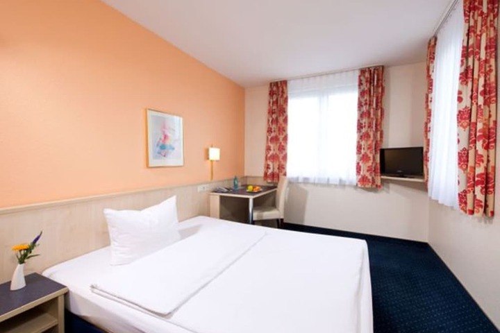 Room 10 of 63