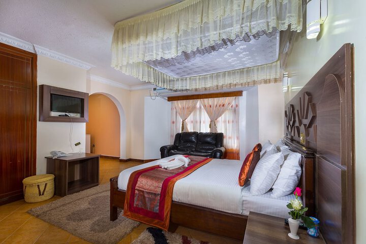 Room 4 of 38