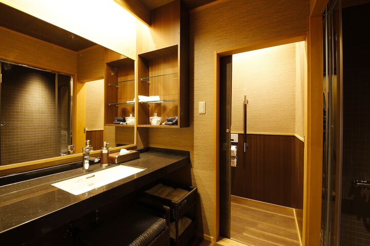 Room 15 of 36