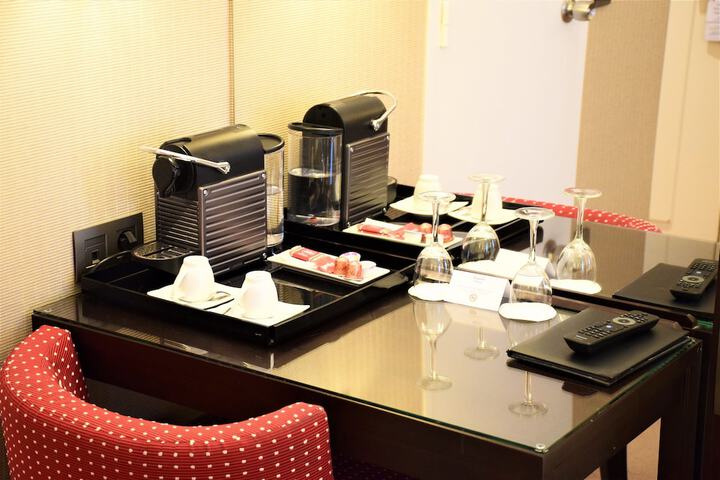 Breakfast/Coffee Service 28 of 34