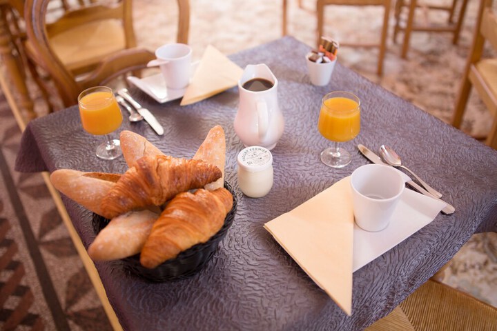 Breakfast/Coffee Service 32 of 37