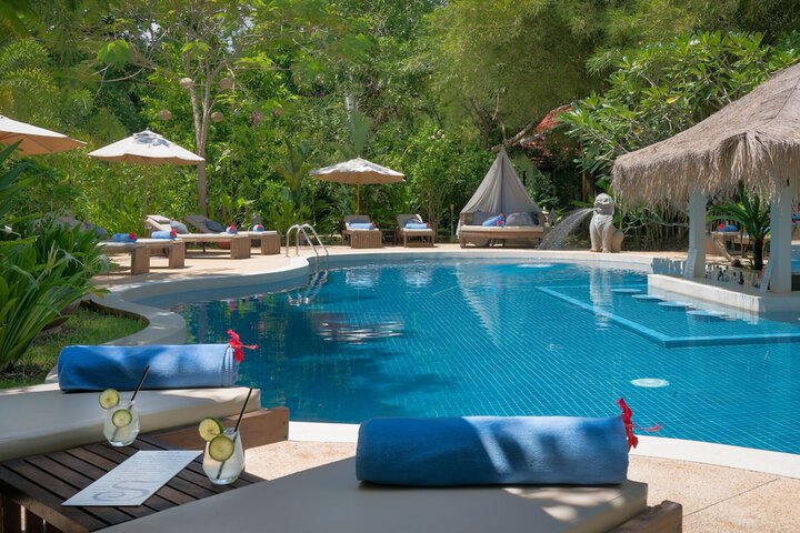 Hotel Pool