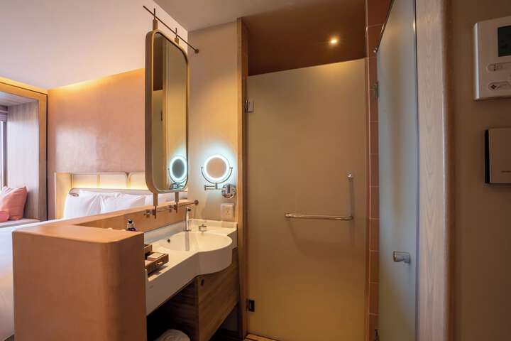 Room 42 of 88