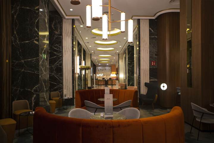 Lounge 124 of 202
