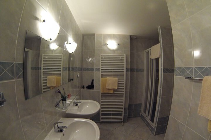 Room 42 of 44