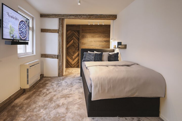 Room 3 of 32