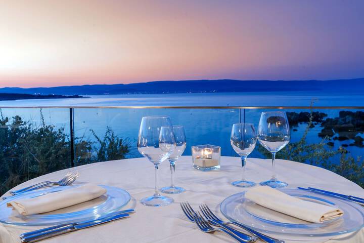 Dining 134 of 145
