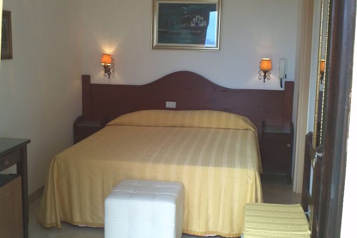 Room 10 of 51