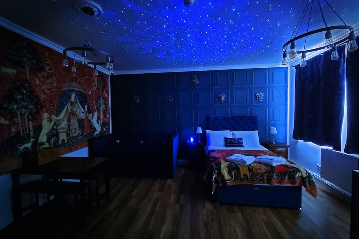 Room 32 of 153