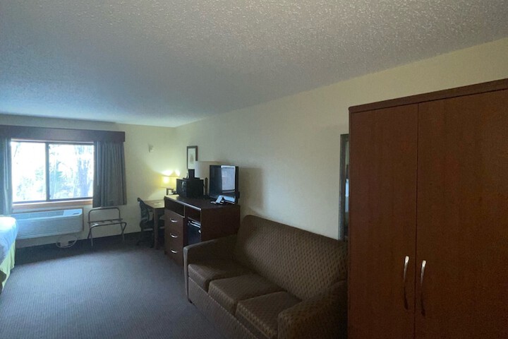 1 King Bed Suite (11 of 17)