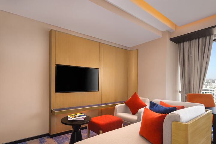 Room 32 of 90
