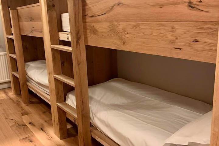 Room 4 of 40