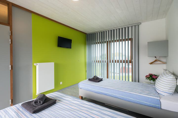 Room 5 of 80