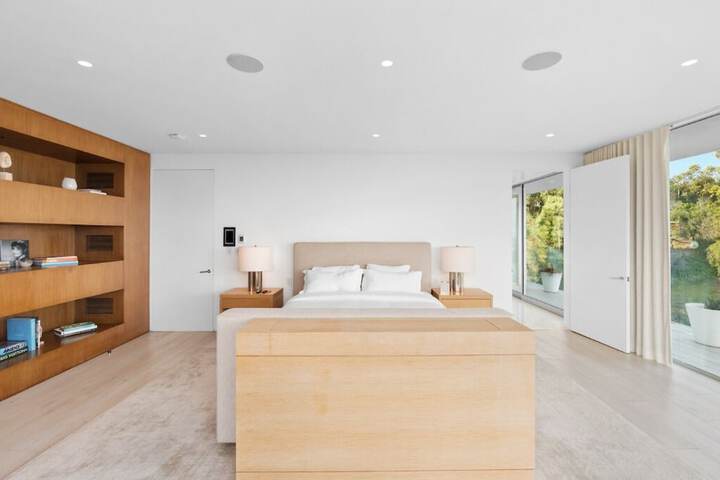 Room 4 of 35