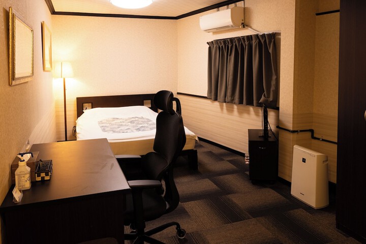 Room 3 of 54