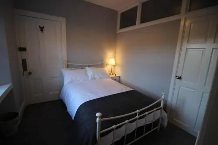 Room 5 of 12