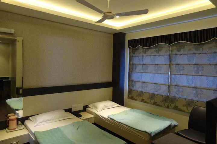 Room 16 of 34