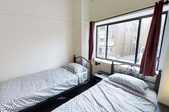 Room 10 of 50