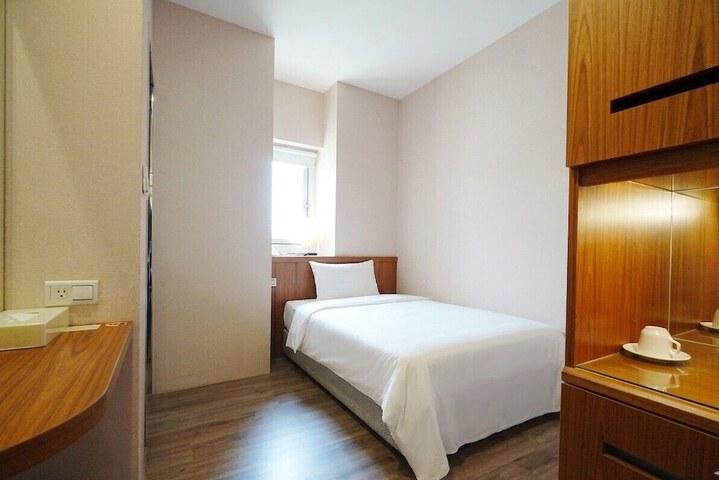 Room 32 of 61
