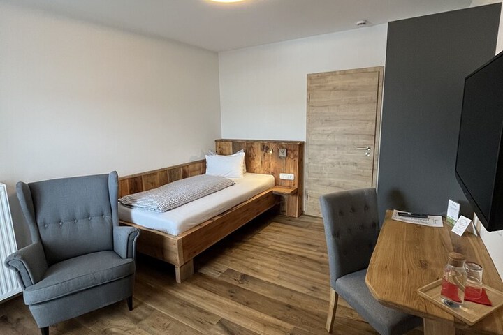 Room 27 of 71