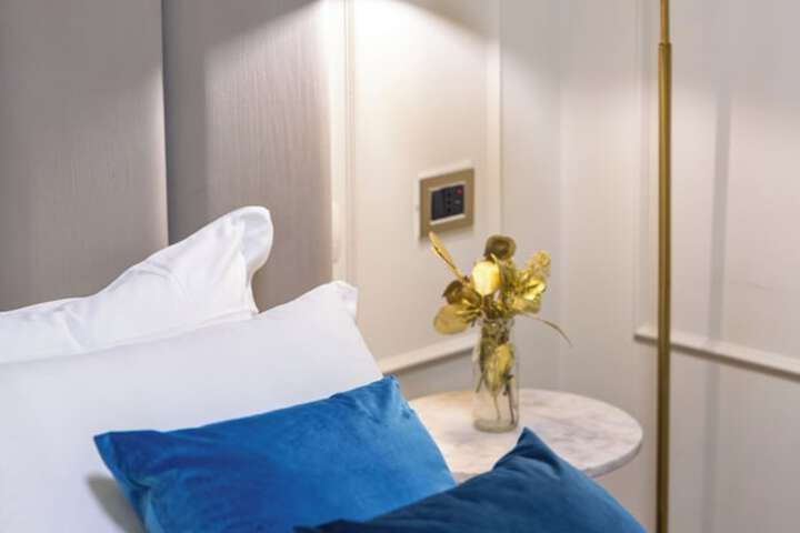 Room 30 of 76