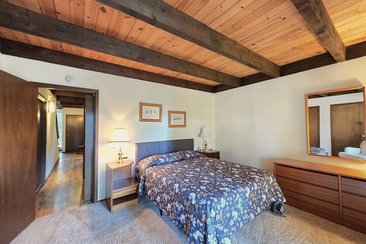 Room 10 of 30
