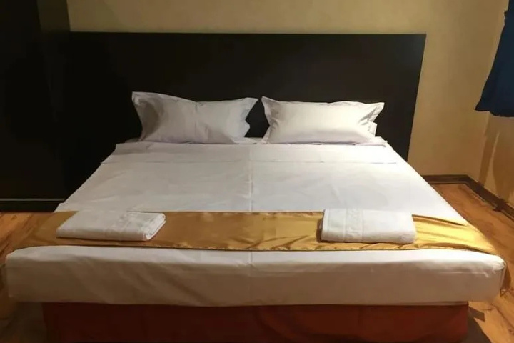 Room 3 of 10
