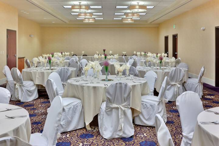 Ballroom/Hall 32 of 46