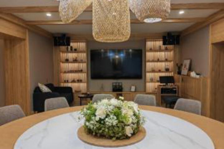 Jane Love Luxury Hotel