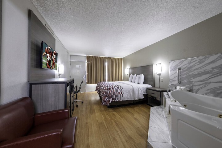 Superior King Bed (4 of 16)