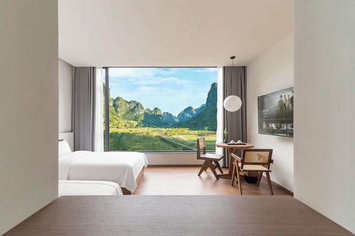 Room 11 of 21