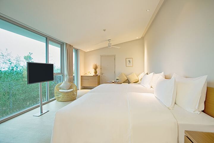 Room 3 of 141