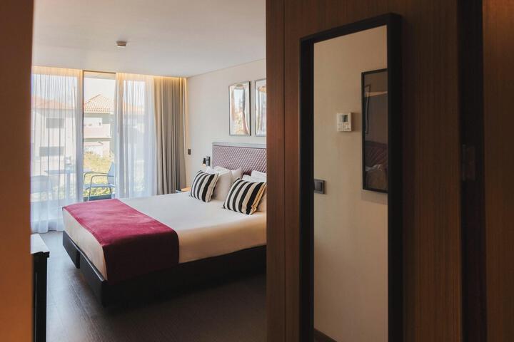 Room 28 of 79