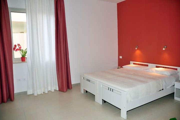 Room 10 of 62