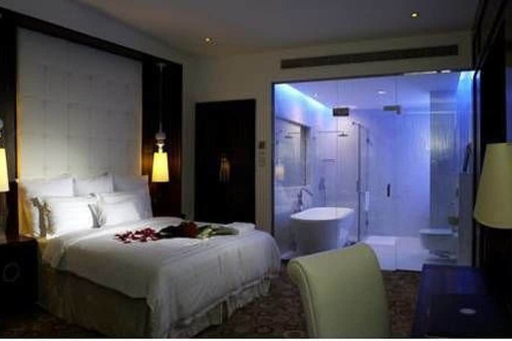 Room 14 of 36